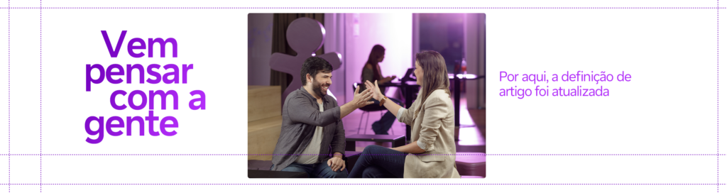 banner com uma fotografia de duas pessoas conversando no ambiente de trabalho