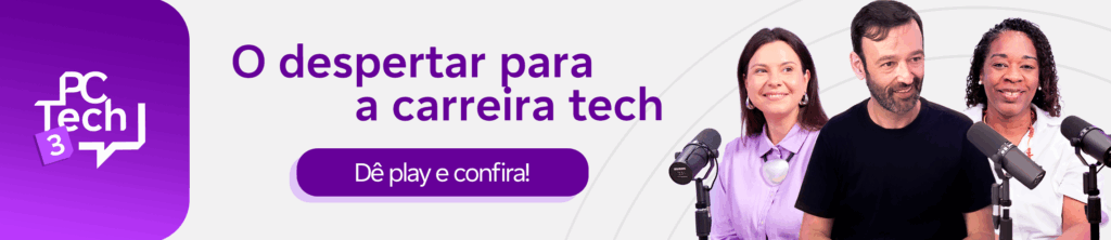 "Banner de promoção do PC Tech com a frase 'O despertar para a carreira tech'. Ao lado, um botão com o texto 'Dê play e confira!'. A imagem mostra três pessoas ao redor de microfones, sorrindo e interagindo. Duas mulheres e um homem, com uma das mulheres usando um microfone e fones de ouvido. O design é moderno, com predominância de roxo e branco."