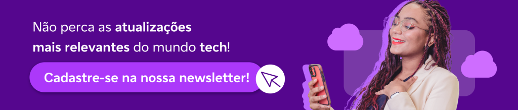 Chamada para ação sobre fundo roxo escuro. Do lado esquerdo, texto informativo sobre atualizações do mundo tecnológico com um botão de cadastro acompanhado por um ícone de cursor. Do lado direito, uma mulher jovem, usando óculos e blazer claro, segura um smartphone. O fundo contém elementos flutuantes de nuvens em tons de lilás.